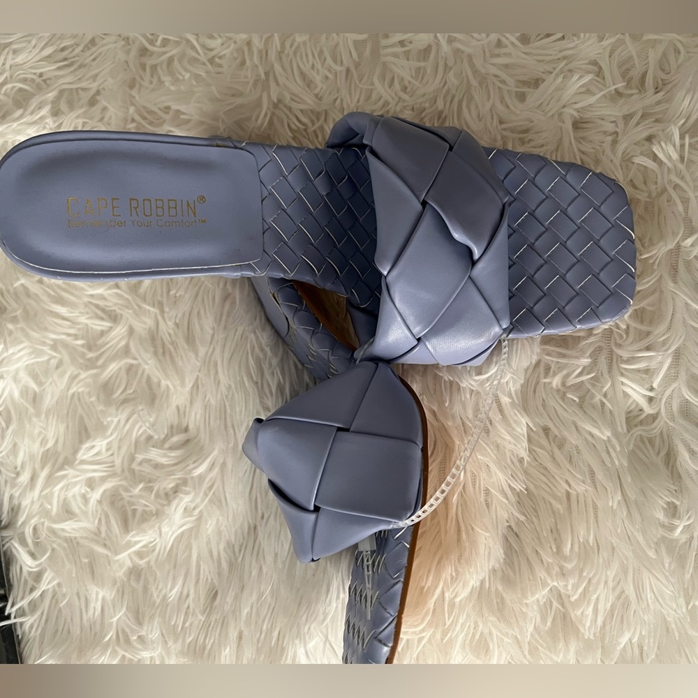 Heels - Picture 3 of 4